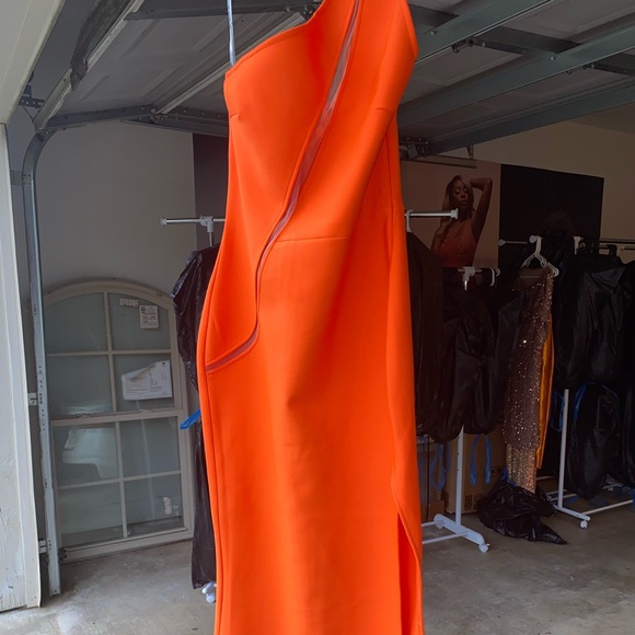 Asymmetrical dress - Picture 3 of 8